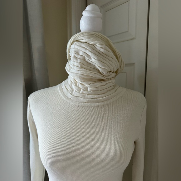 Moda International- cream turtleneck sweater dress size XS. WORN ONCE! - Picture 6 of 10